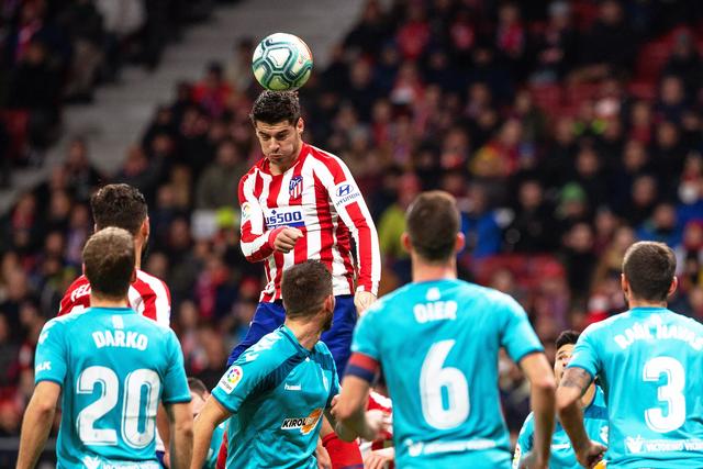 媒体人：中国男篮上半场进攻花样多 但在防守端到处漏风